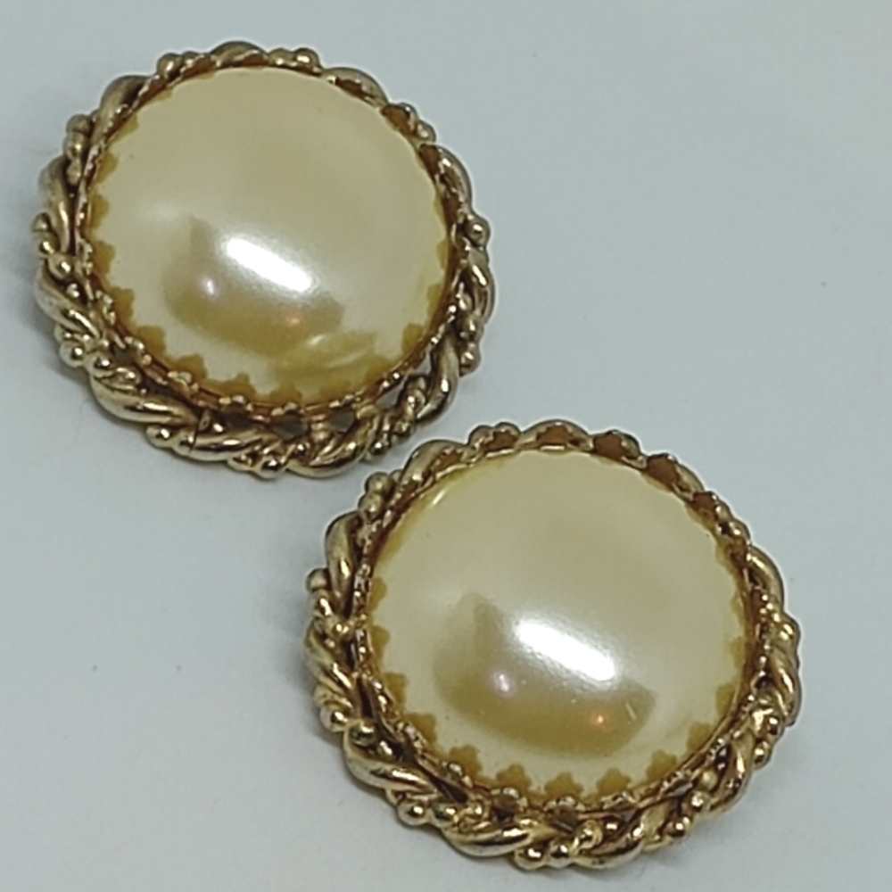 👍 5 for $20 vintage Star large faux pearl button clip on earrings